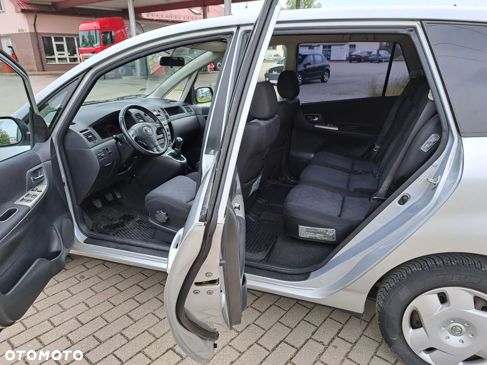 Toyota Corolla Verso - 12