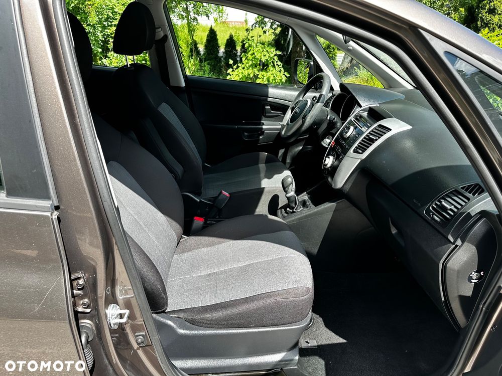 Kia Venga - 10