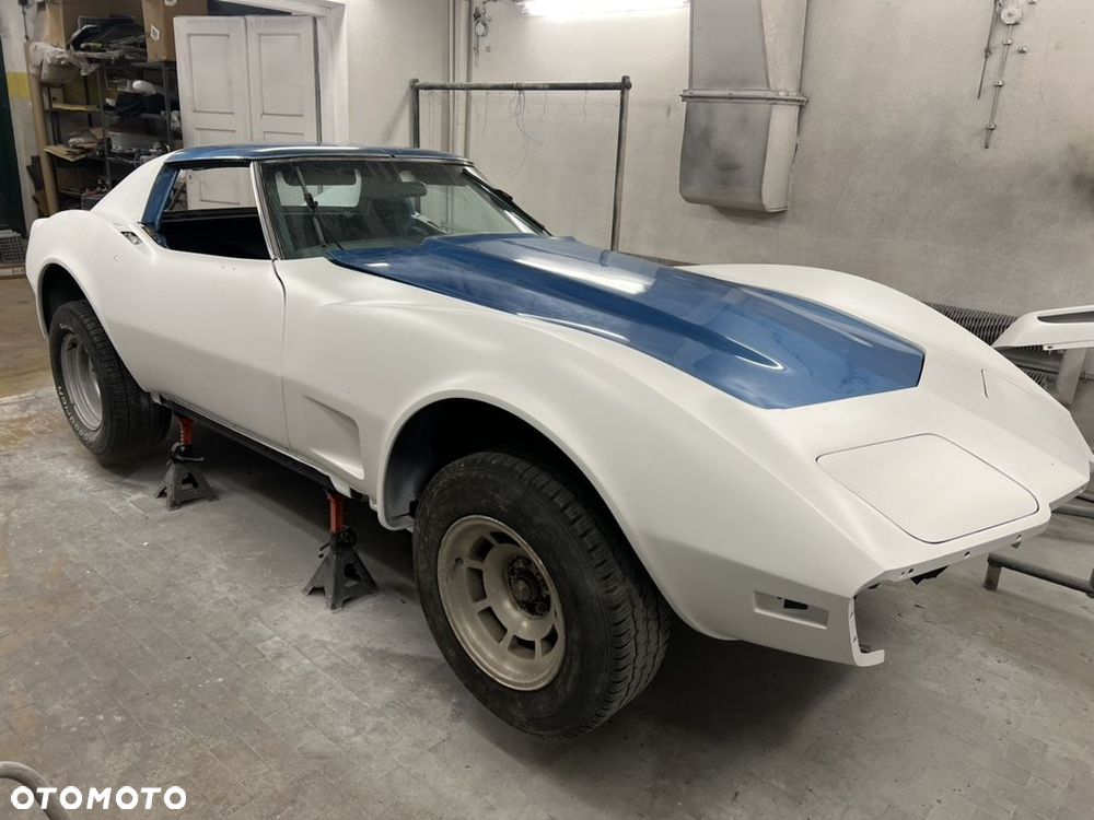 Chevrolet Corvette - 14