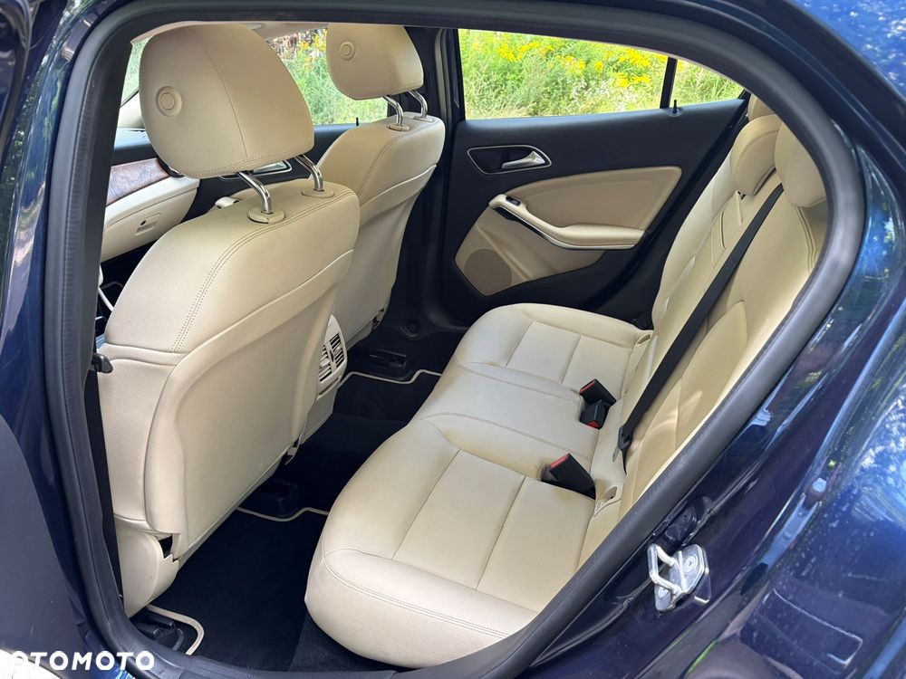 Mercedes-Benz GLA 250 7G-DCT Urban - 8