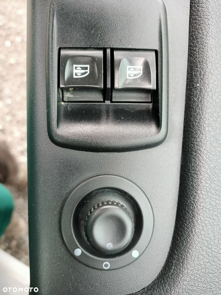 Opel Vivaro Chłodnia 125KM 2 zasilania chłodni - 24