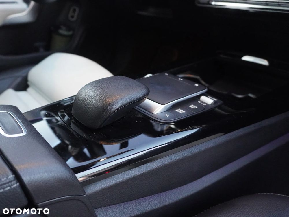 Mercedes-Benz CLA 200 AMG Line 7G-DCT - 25