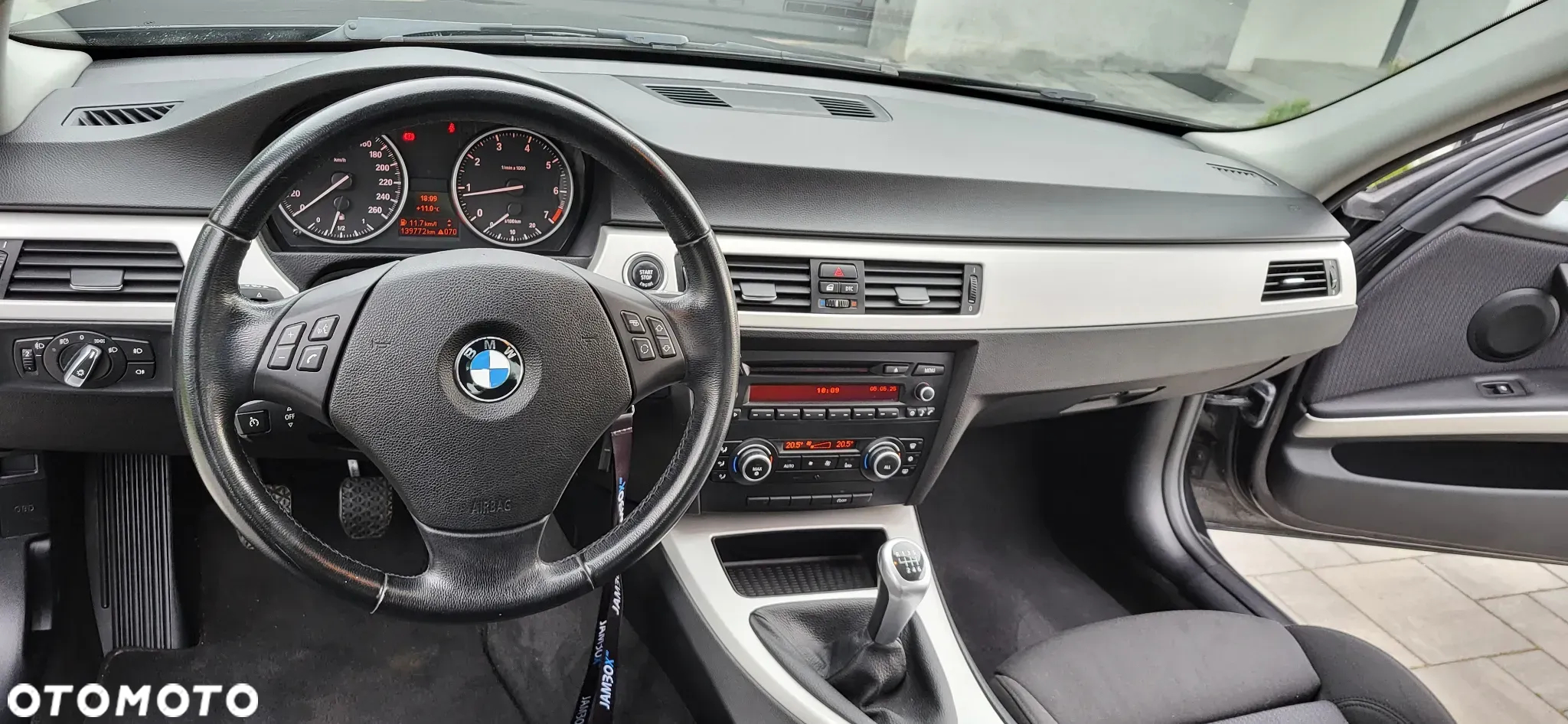 BMW Seria 3 318i - 32