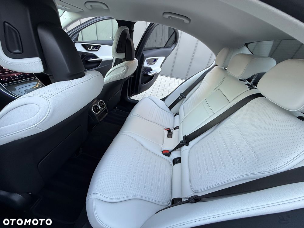 Mercedes-Benz Klasa C 300 mHEV 4-Matic AMG - 28