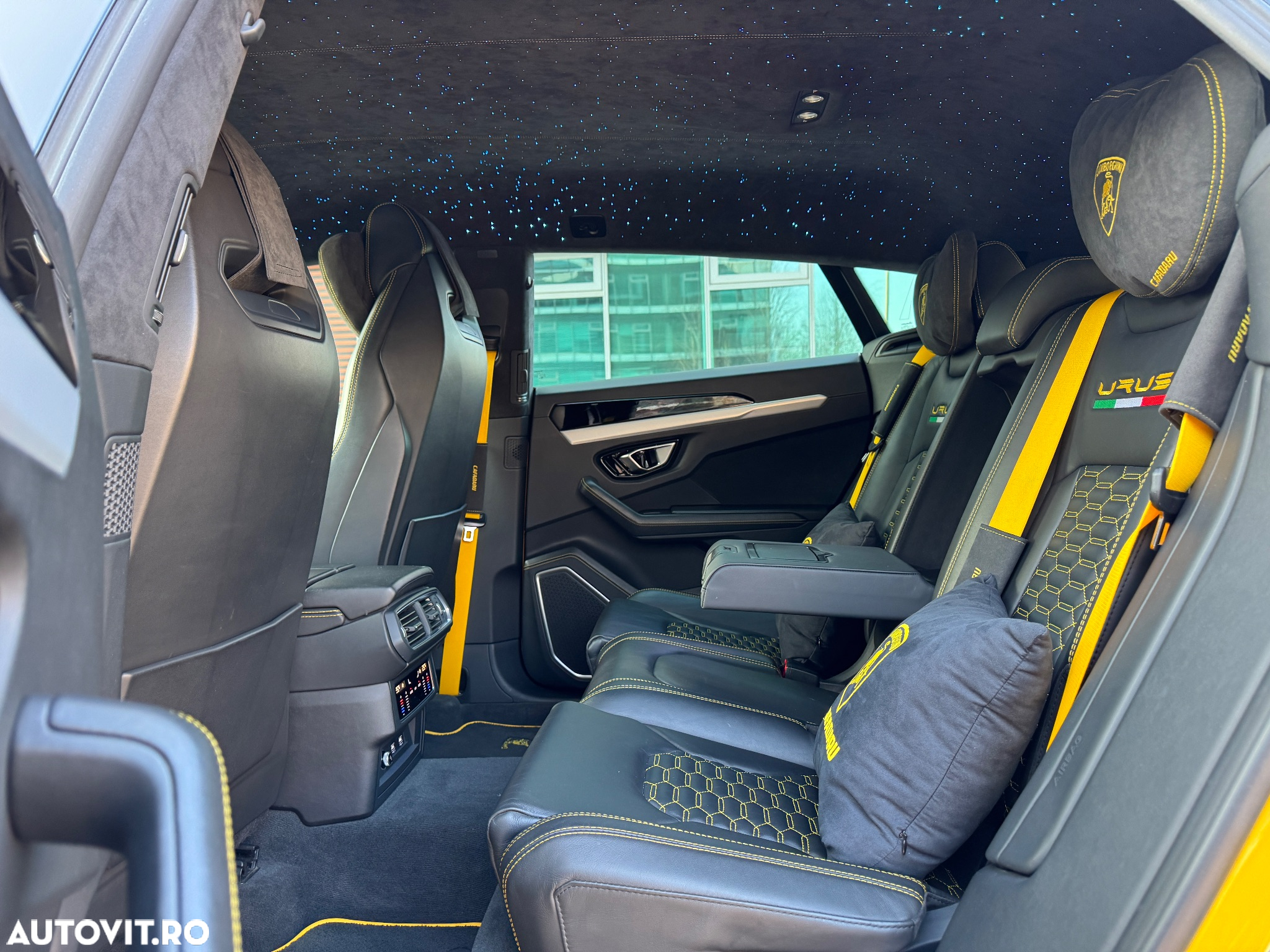 Lamborghini URUS Standard - 17