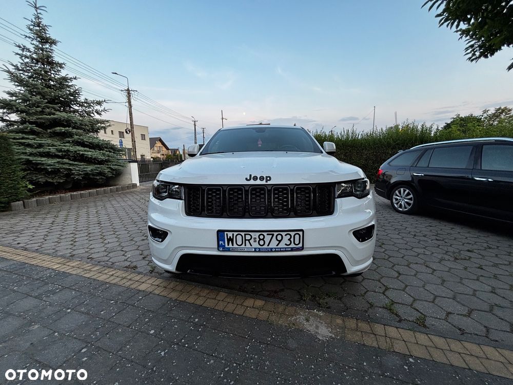 Jeep Grand Cherokee - 32