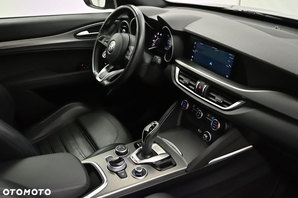 Alfa Romeo Stelvio 2.0 Turbo Veloce Q4 - 13