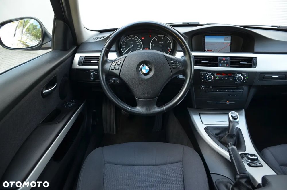 BMW Seria 3 320d Efficient Dynamics - 29