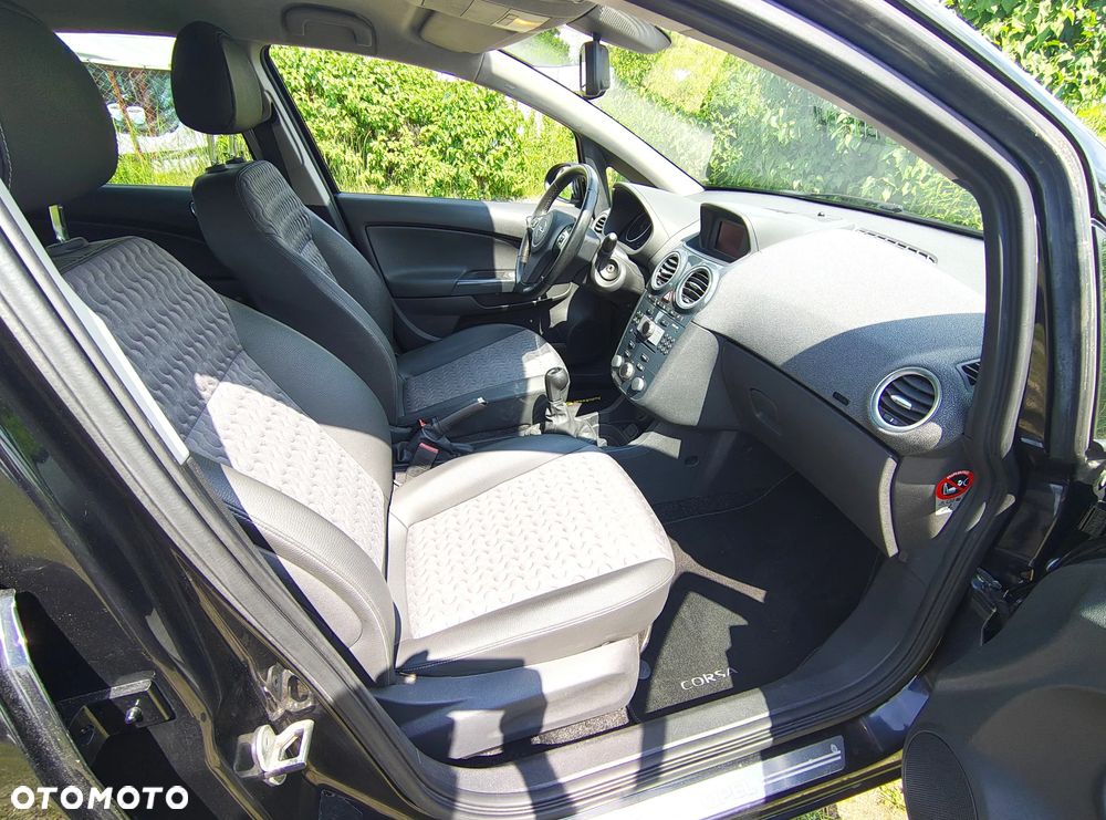 Opel Corsa 1.4 16V Cosmo - 27