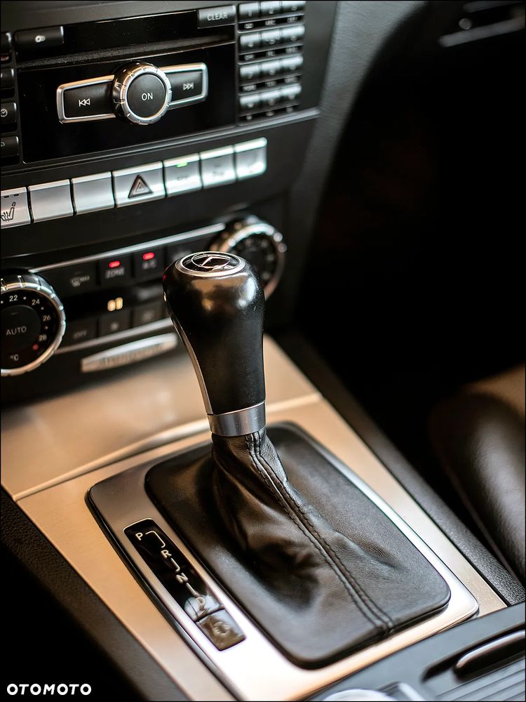 Mercedes-Benz Klasa C 180 BlueEFFICIENCY 7G-TRONIC Avantgarde - 29