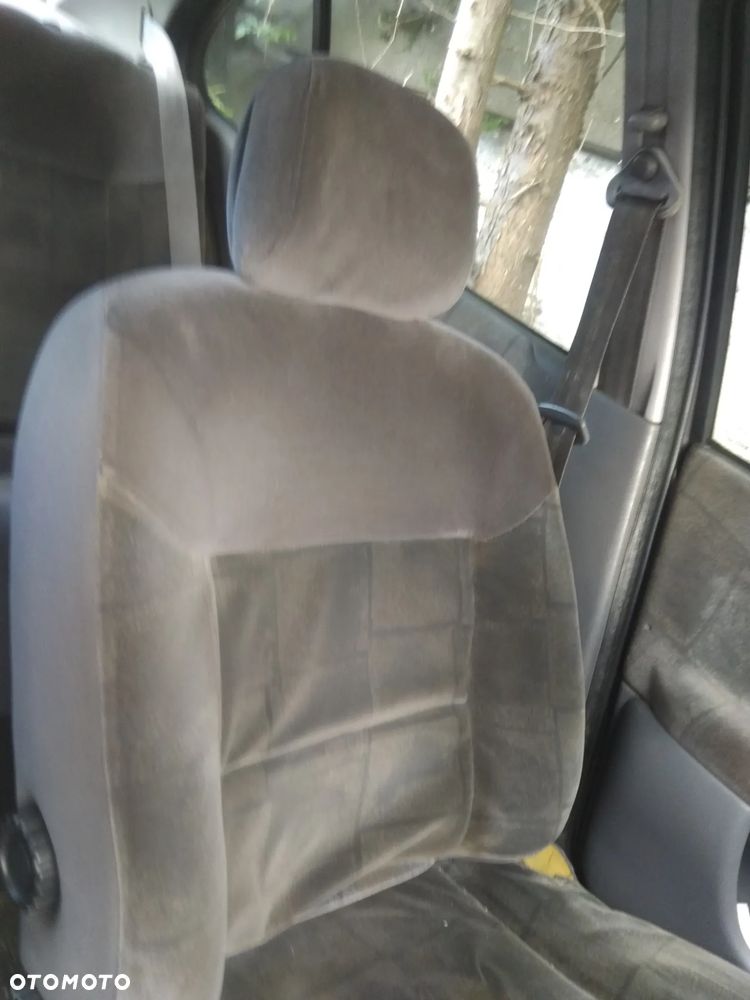 Auto na części - Renault Megane 98 KM diesel 2000 Silnik Skrzynia Drzwi Maska Klapa Błotnik Zderzak Lampa Szyba Klamka Lusterko Deska Kokpit - 6
