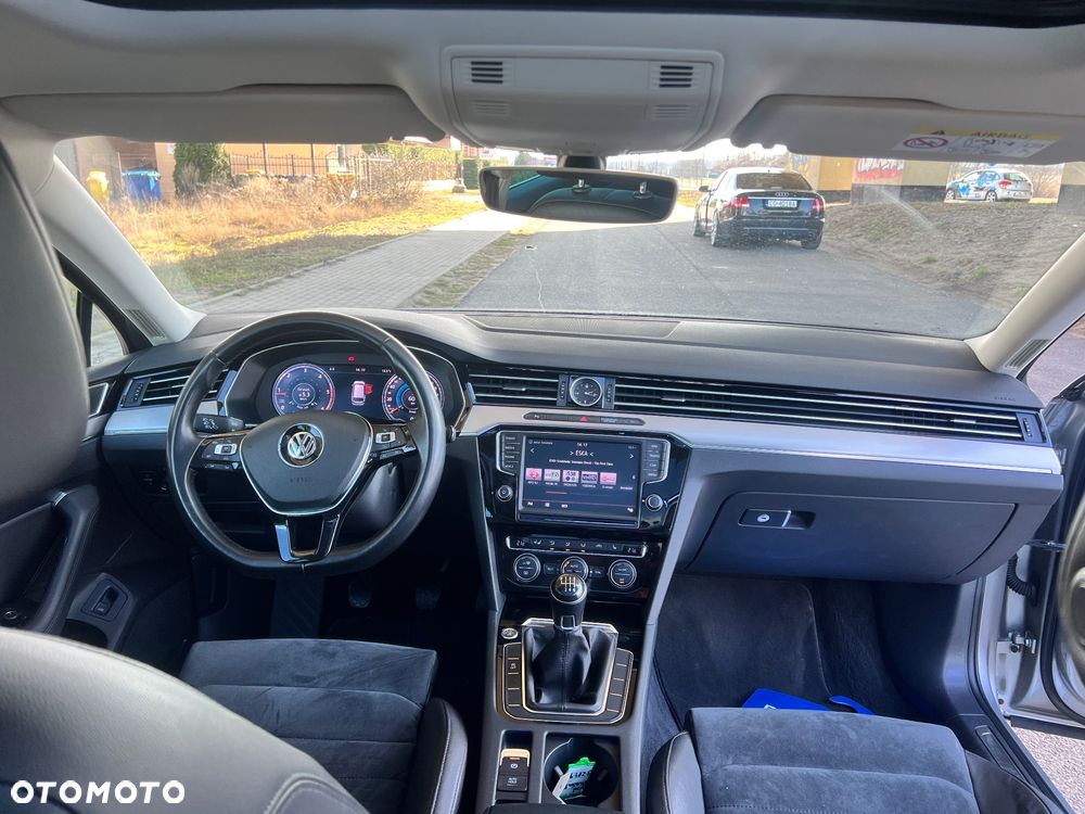 Volkswagen Passat 2.0 TDI (BlueMotion Technology) Highline - 17