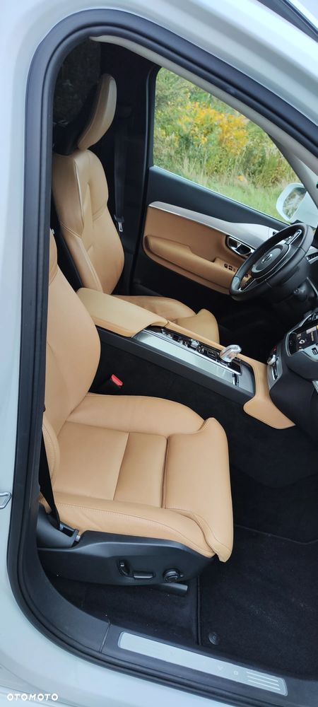 Volvo XC 90 T8 AWD Plug-In Hybrid Momentum 7os - 27