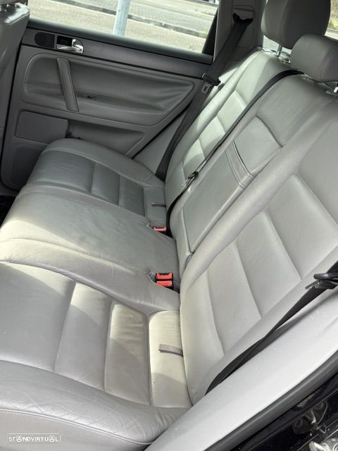 VW Touareg 3.0 TDI V6 Tiptronic - 11