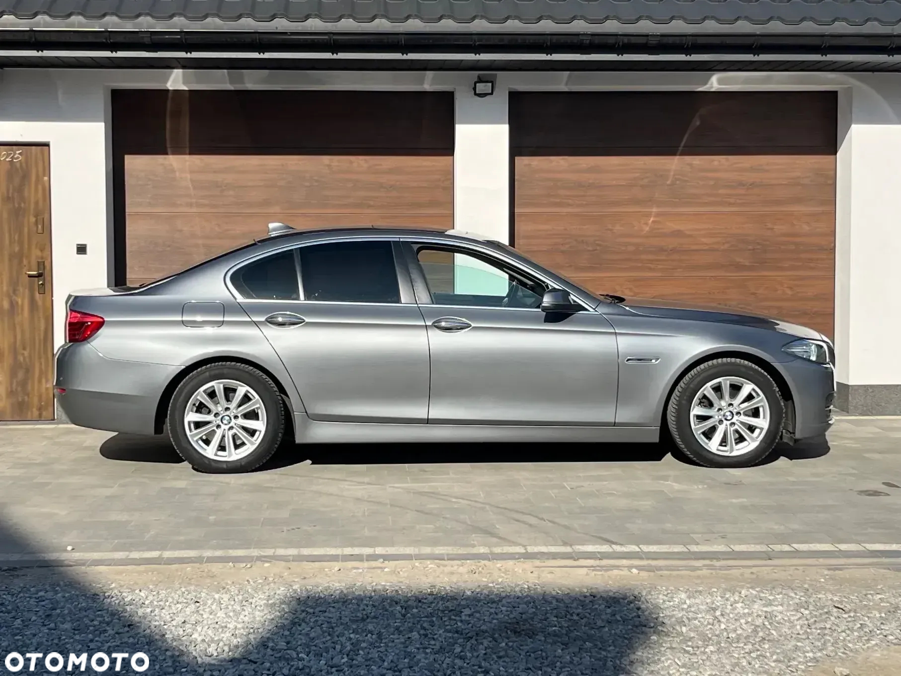 BMW Seria 5 520d Sport Line - 2