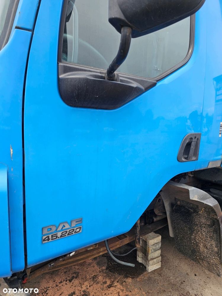 DRZWI LEWE KIEROWCY NIEBIESKIE KOMPLETNE DAF LF 45 55 01-13 rok - 2