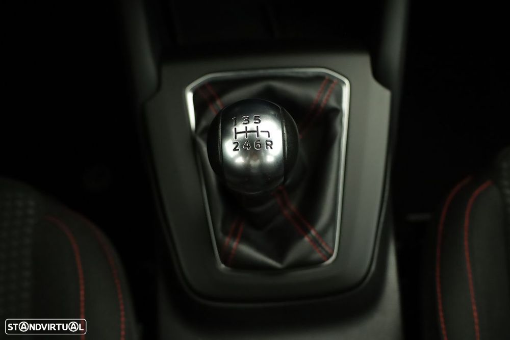 Ford Focus 1.0 EcoBoost MHEV ST-Line X - 14