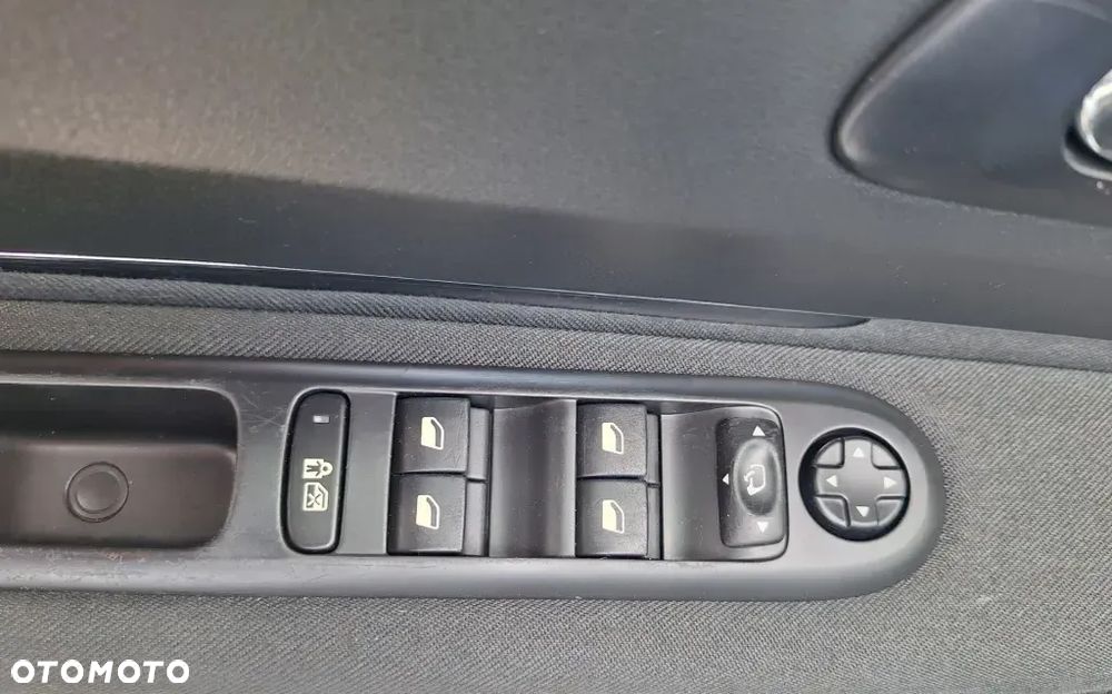 Peugeot 5008 120 VTi Premium - 20