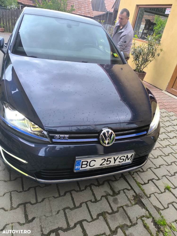 Volkswagen Golf - 6