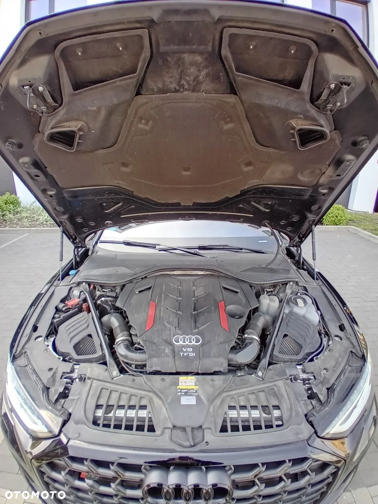 Audi S8 - 25