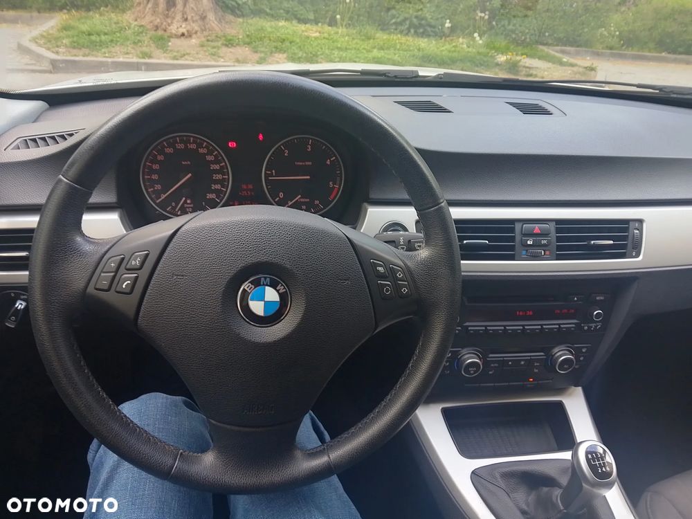 BMW Seria 3 318d DPF - 25