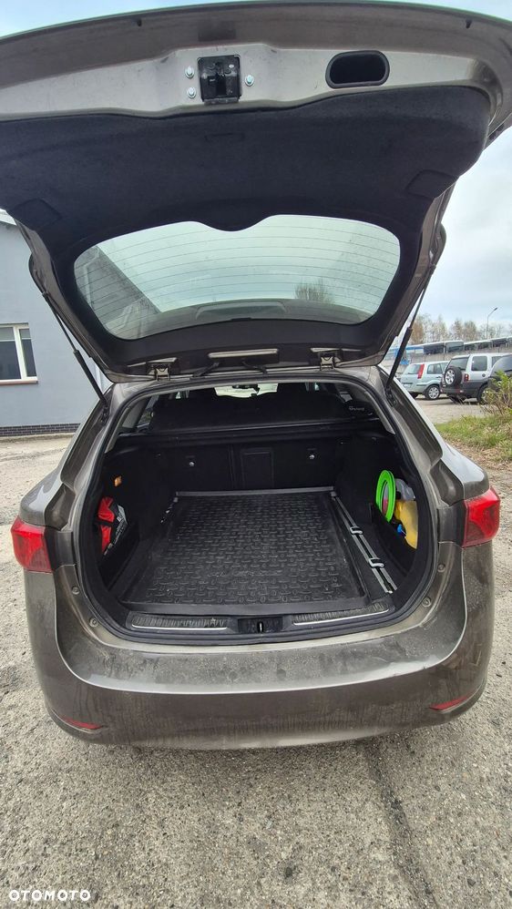 Toyota Avensis 2.0 D-4D Premium - 5