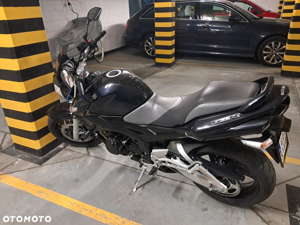 Suzuki GSR - 7