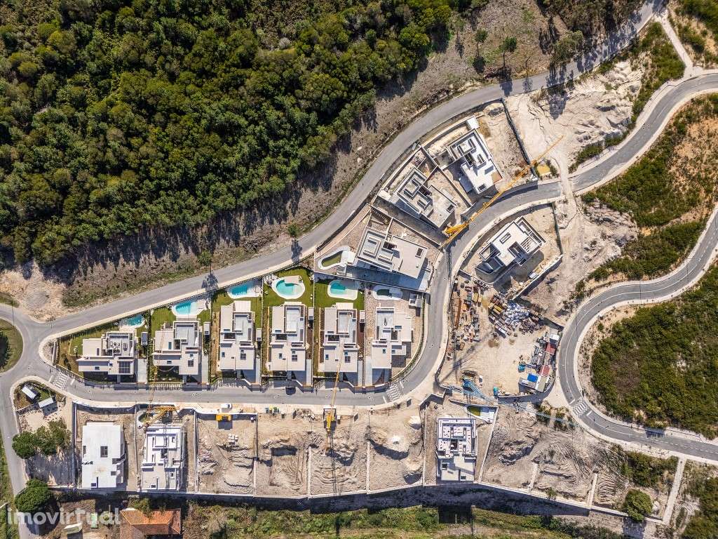 Lotes com projetos aprovados junto à Lagoa Óbidos, ao golfe e à praia - Grande imagem: 2/17
