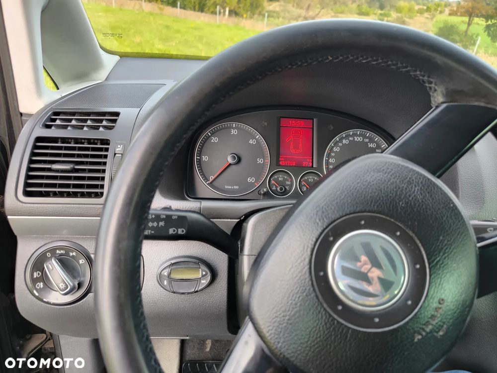 Volkswagen Touran - 10
