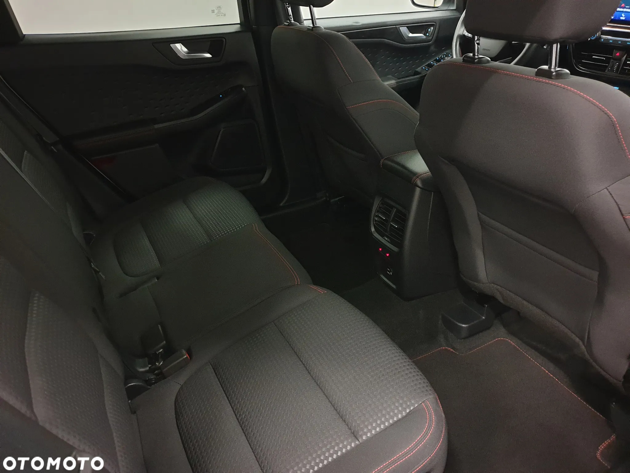 Ford Kuga 2.0 EcoBlue 4x4 ST-LINE X - 27