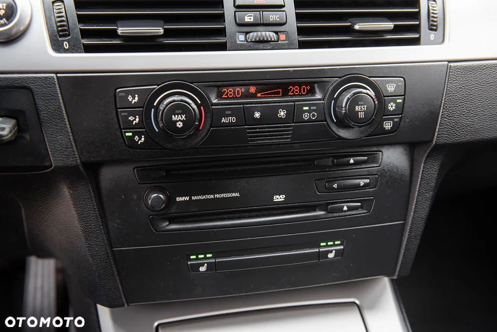 BMW Seria 3 330i - 22