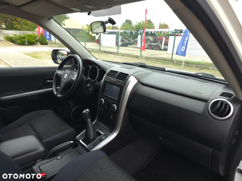 Suzuki Grand Vitara 2.4 Premium - 12
