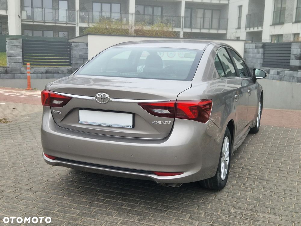 Toyota Avensis 1.6 Premium - 4