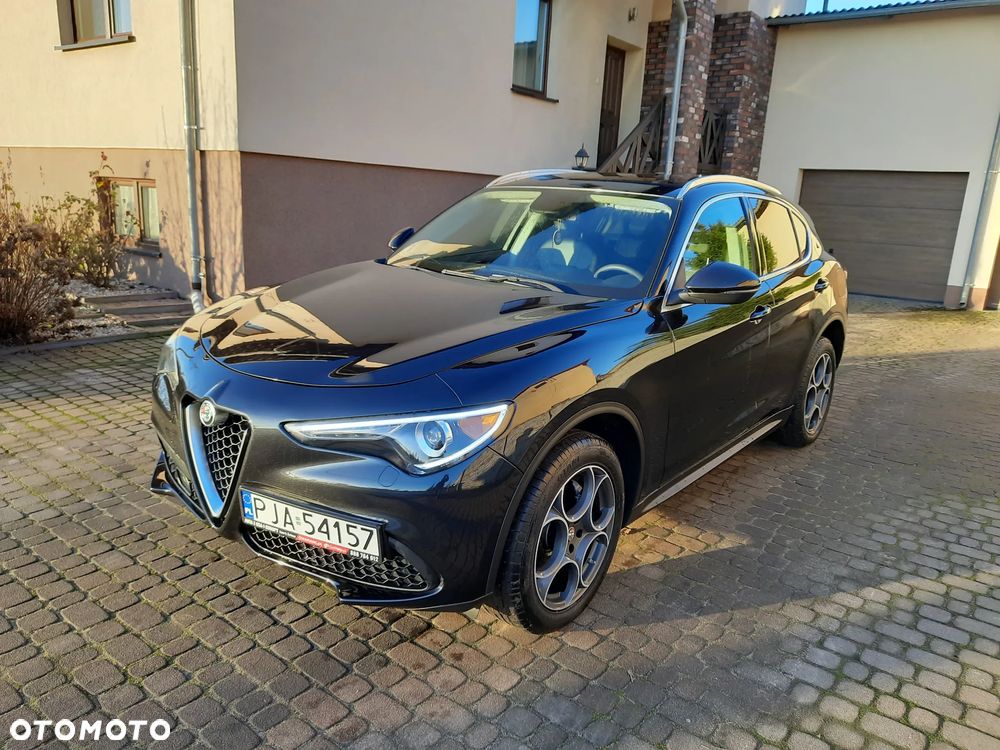 Alfa Romeo Stelvio - 1