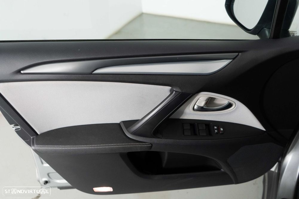 Toyota Avensis Touring Sports 1.6 D-4D Luxury+GPS - 19