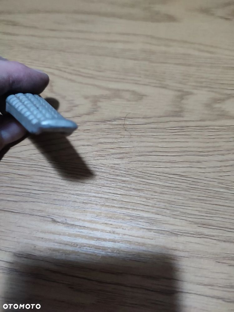 Podnóżek pasażera, lewy tył Suzuki GSX-R K1 K2 K3 - 5