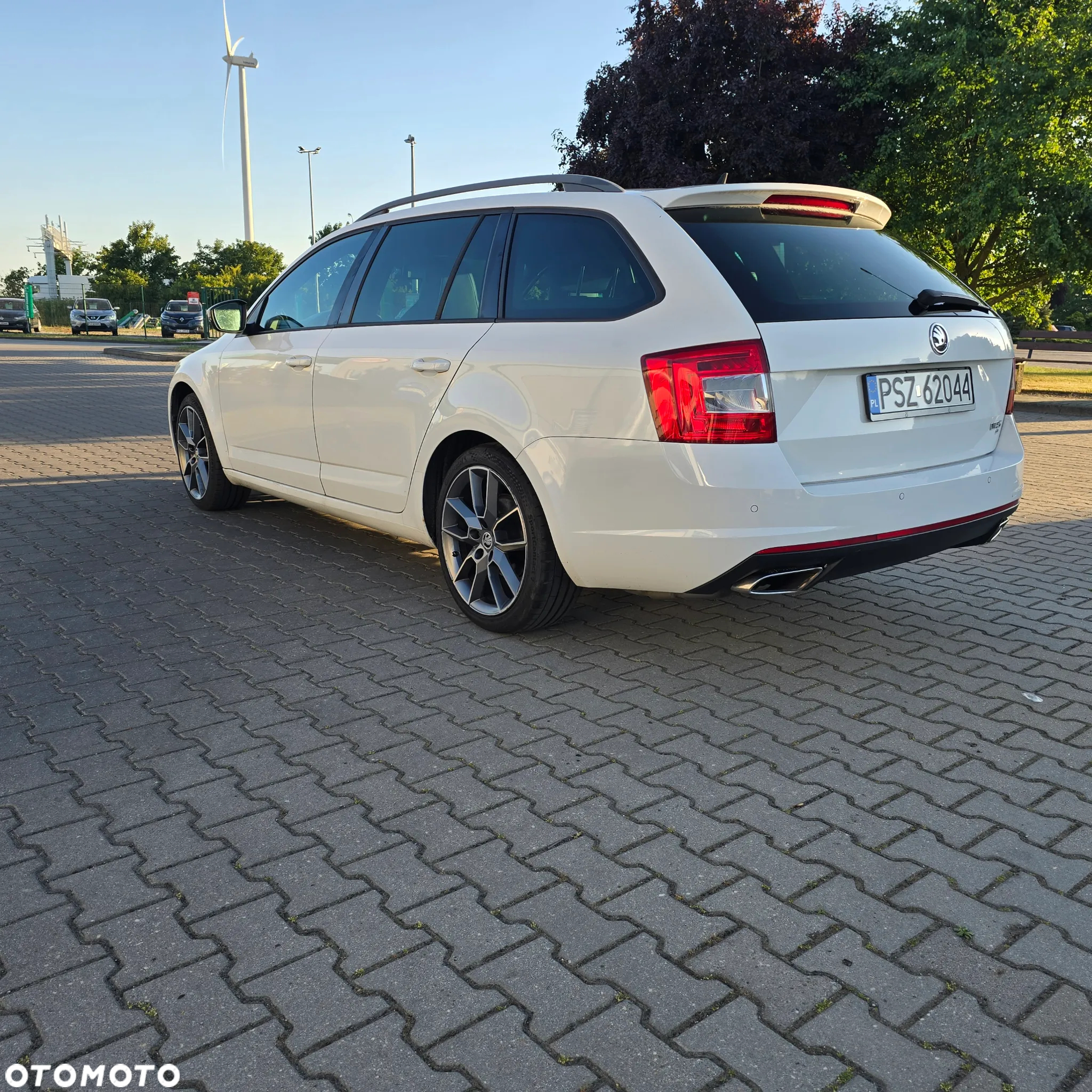 Skoda Octavia Combi 2.0 TDI RS - 30