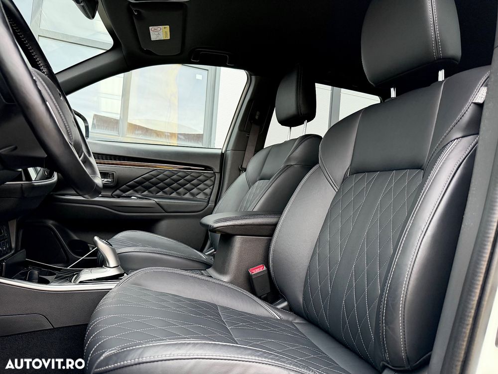 Mitsubishi Outlander - 10