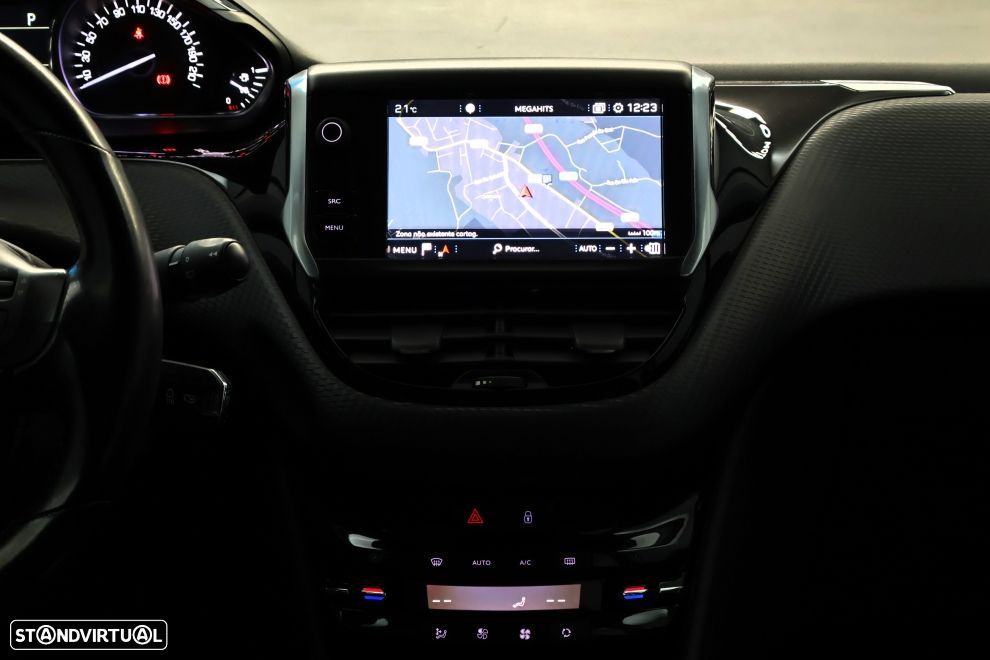 Peugeot 2008 1.2 PureTech Allure EAT6 - 18