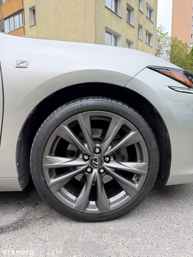 Lexus ES 300h F Sport - 9