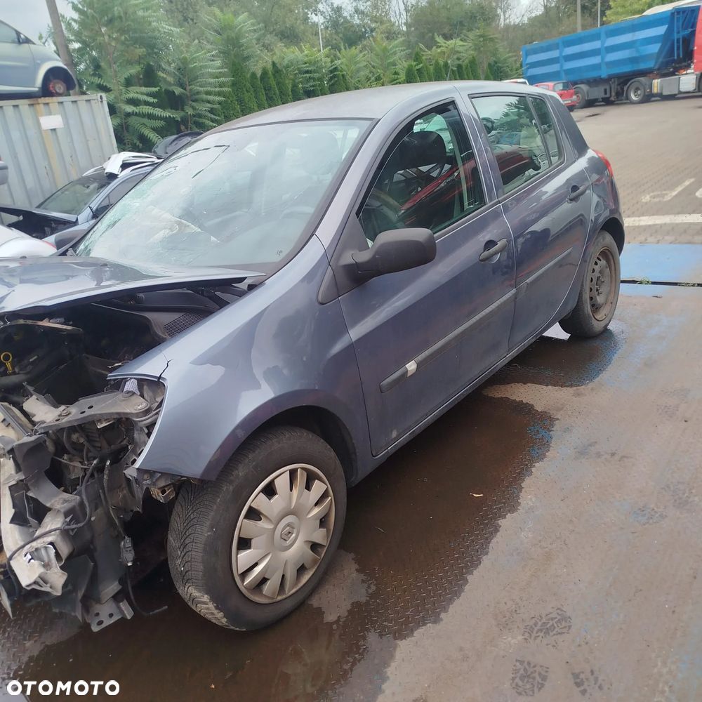 Renault Clio 3  na części . - 3