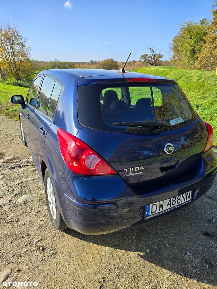 Nissan Tiida 2010 photo 4