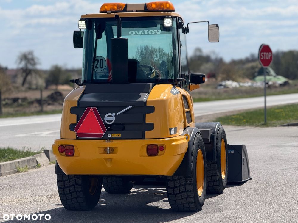 Volvo L25F - 8
