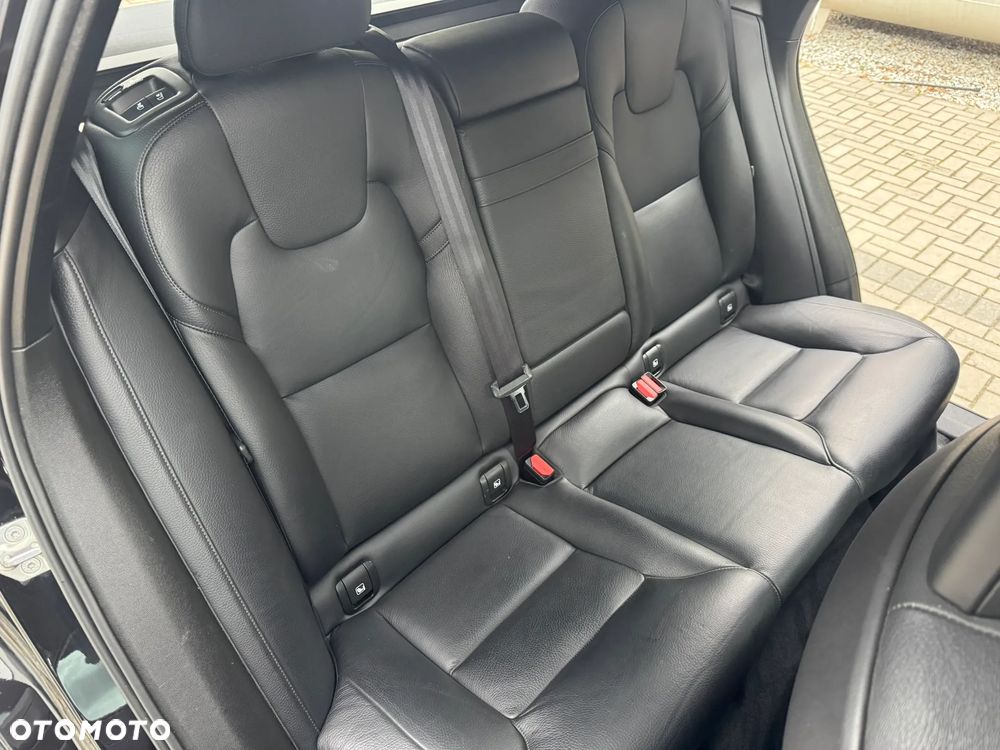 Volvo XC 60 D4 AWD Geartronic Momentum - 24