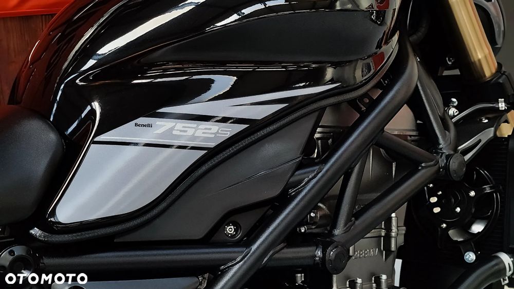 Benelli 752 S - 13