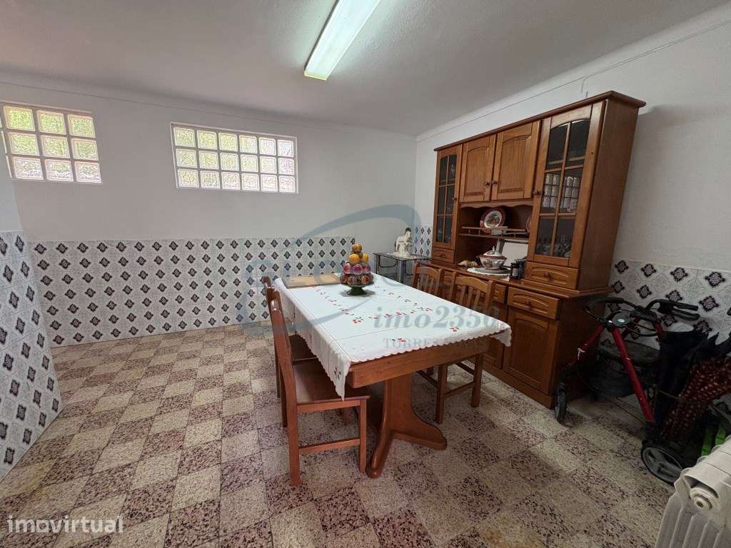 Moradia T5 com Grande Terreno Plano, Garagem, Anexos e Elevado Pote... - Grande imagem: 5/34