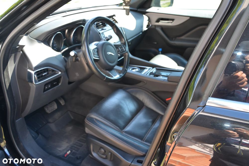 Jaguar F-Pace - 25
