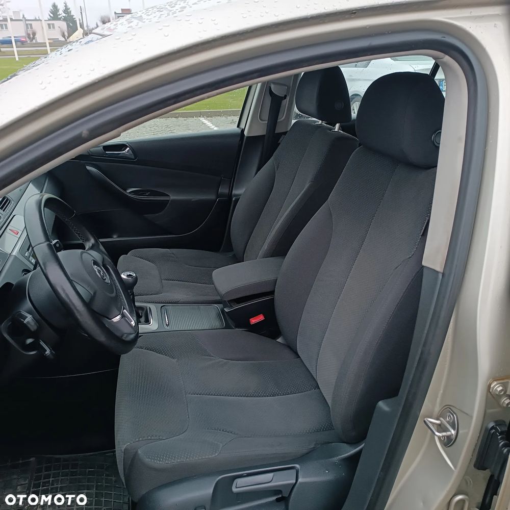 Volkswagen Passat 2.0 TDI Individual Chrom - 11