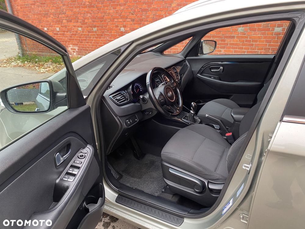 Kia Carens 1.7 CRDi M 7os EU6 - 17