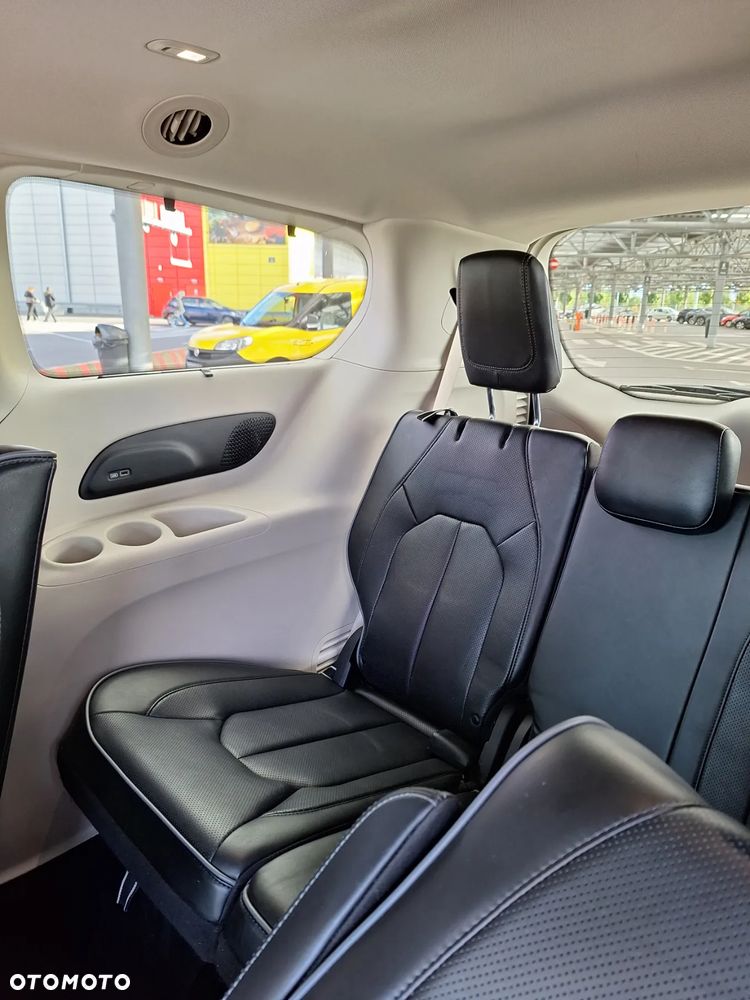 Chrysler Pacifica - 29